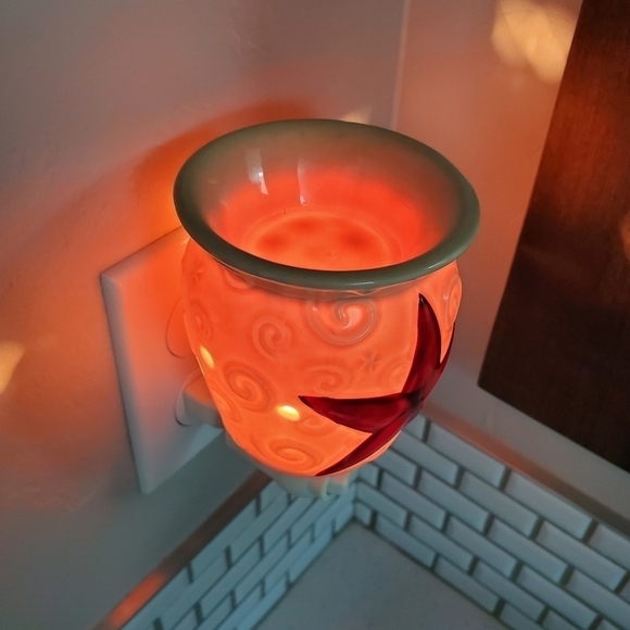 SCENTSY RUSTIC STAR MINI PLUG IN WARMER RETIRED BEIGE SWIRL BARN RED STAR - Picture 3 of 13